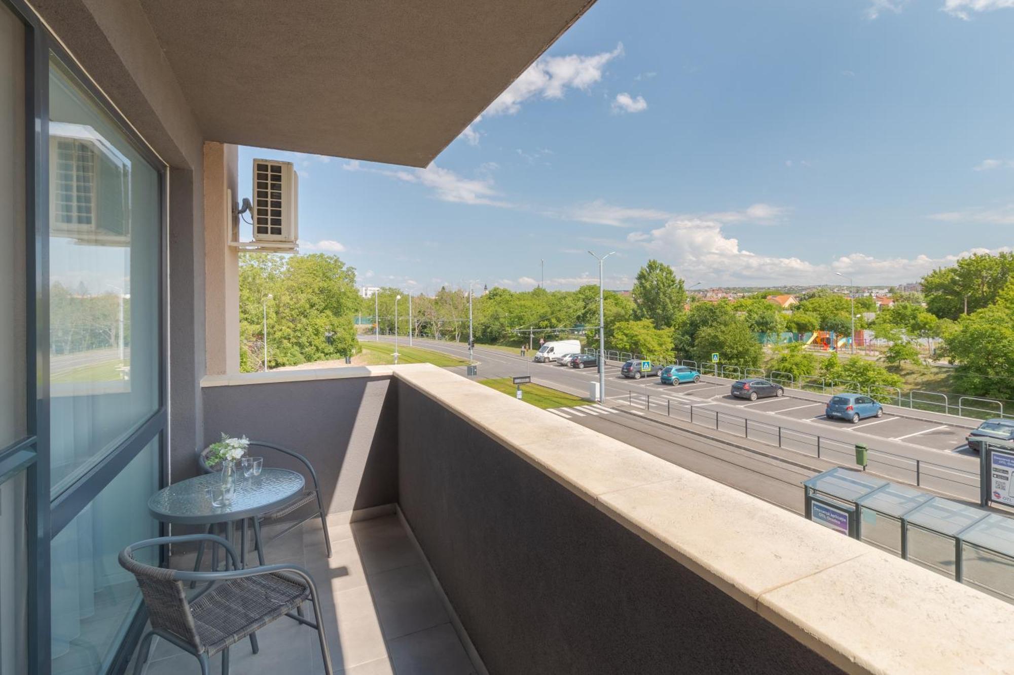 Blanco Apartamento Oradea Exterior foto